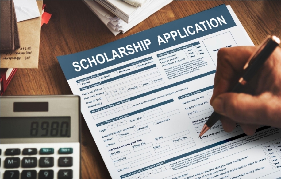 How To Pay For College With Undergraduate Scholarships?